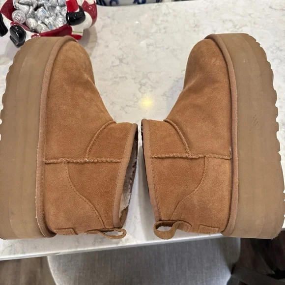 UGG Tan Suede Boots, Platform Women’s size 9 - Picture 5 of 6